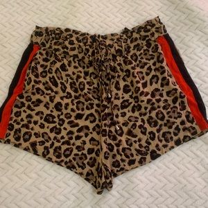 Short Animal print Stradivarius